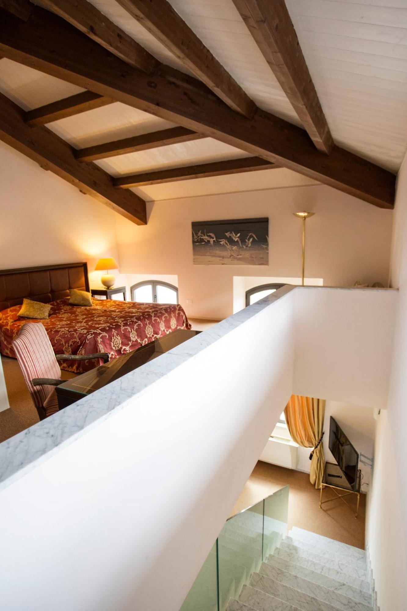 Miramare Apartments&Suites La Spezia Szoba fotó